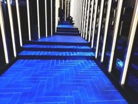 2.97' 'Escrinha de azulejos interativa com design personalizável